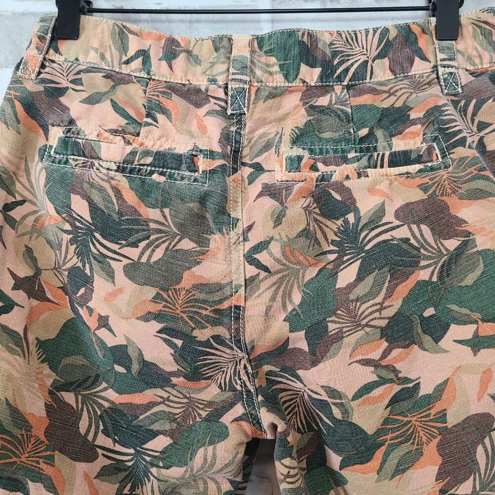 Sundance Cargo Linen Blend Pants Tropical Camo Bermuda Shorts Capri Resort Sz 2 - Picture 9 of 9